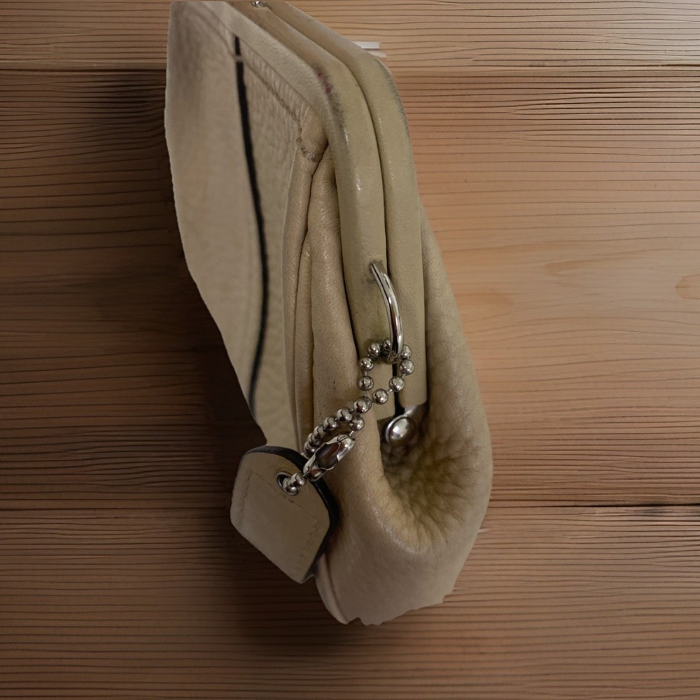 Vintage COACH Soho Kisslock Cosmetic Bag Purse Beige Pebbled Leather Y2K Read - Picture 3 of 7
